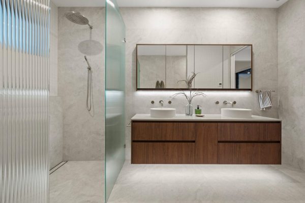 15-Cabernet-vanity-and-shave