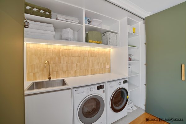 4 Kitchen and laundry Logo